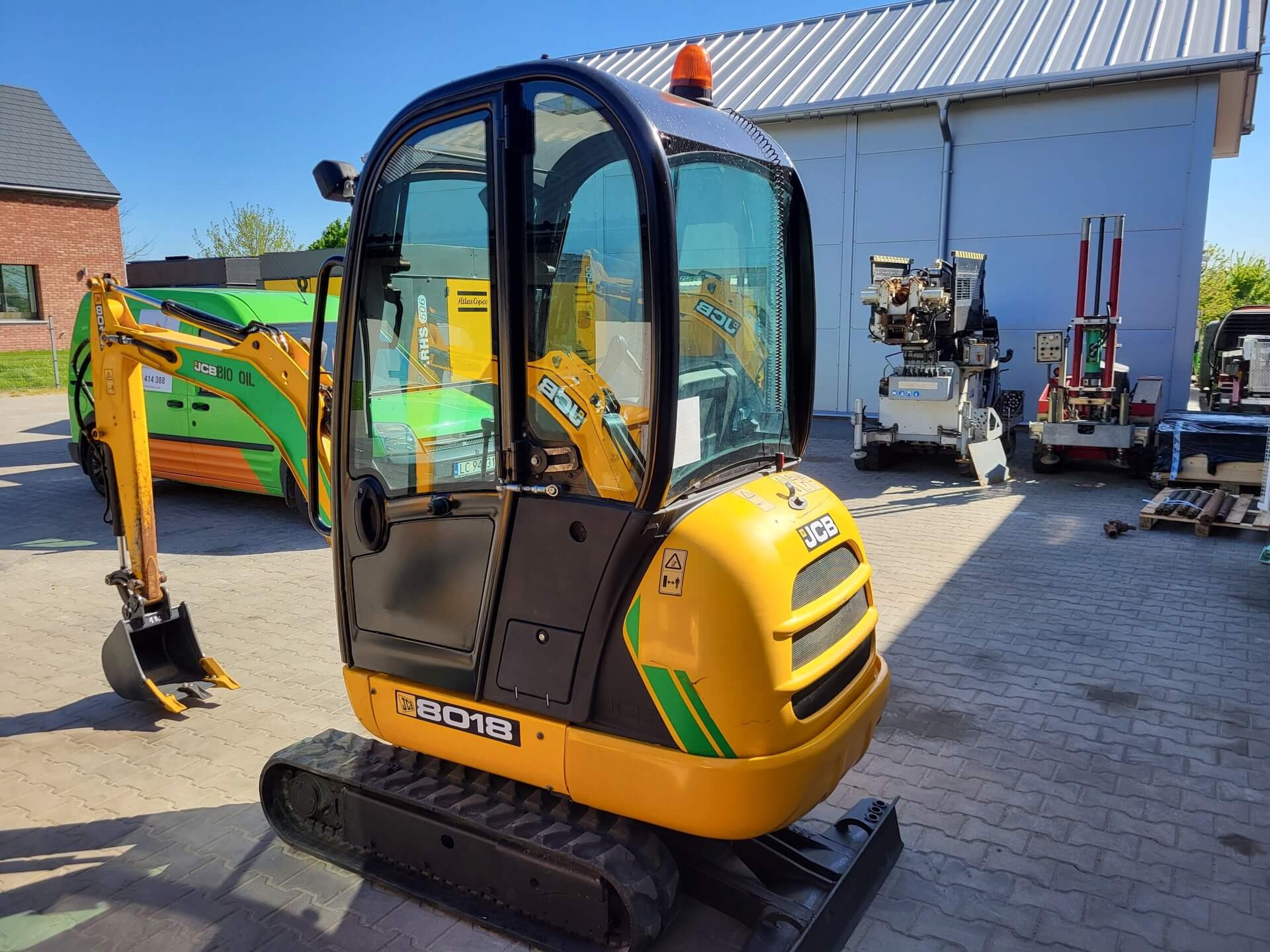 Мини-экскаватор